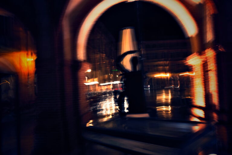 Photo by Simon Malmoux