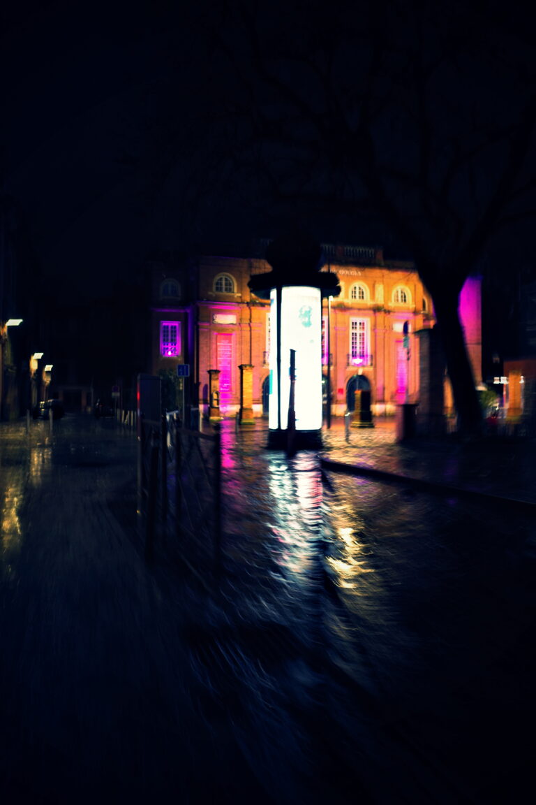 Photo by Simon Malmoux