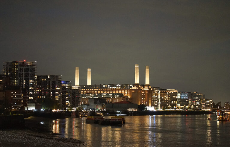 Photo by Franck Toto