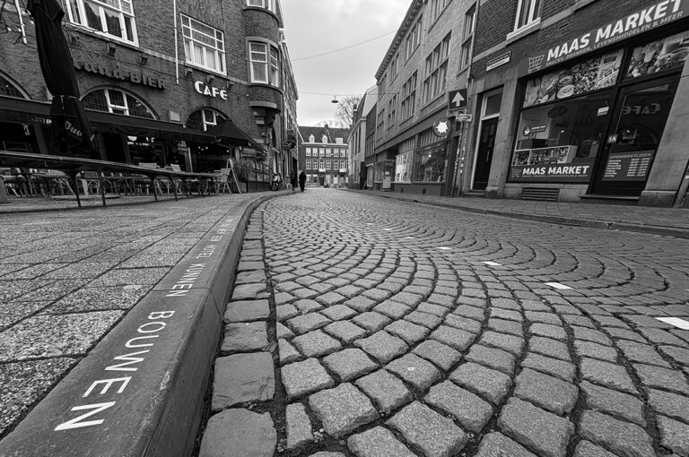 Photo by Franck Toto