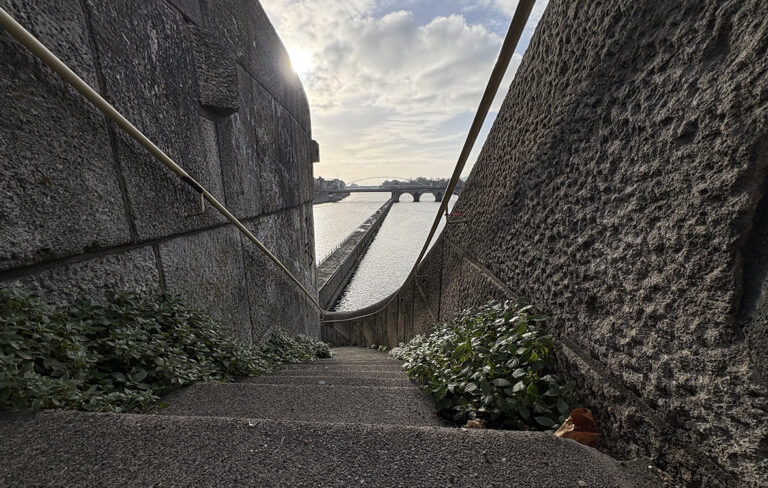 Photo by Franck Toto