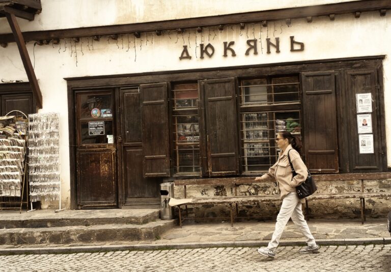 Photo by Aycha Feyzula