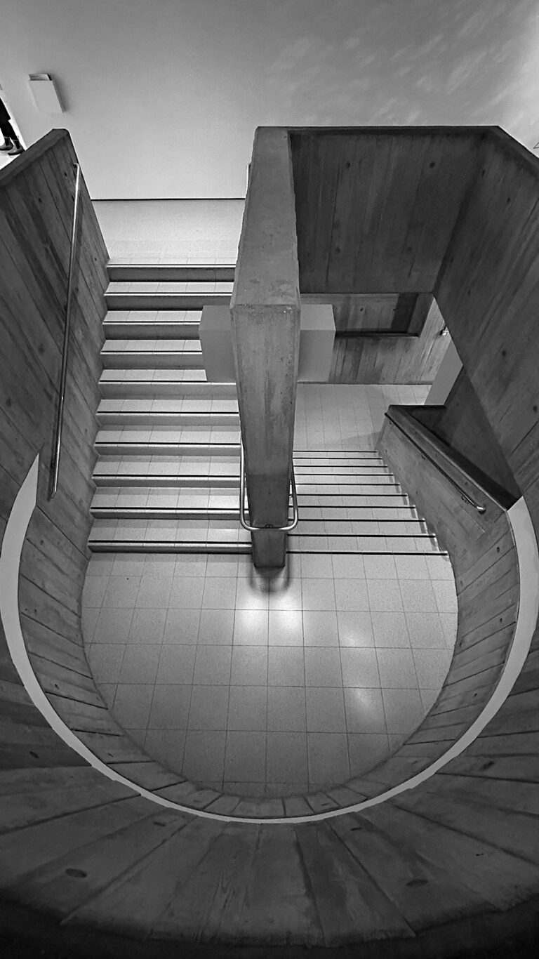 Photo by Franck Toto