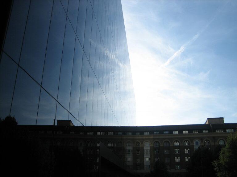 Photo by Franck Toto