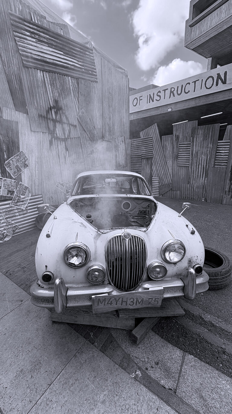 Photo by Franck Toto
