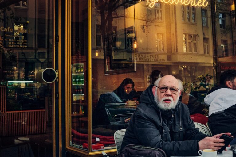 Street photo in Cologne, Germany by Jacinto Garcia