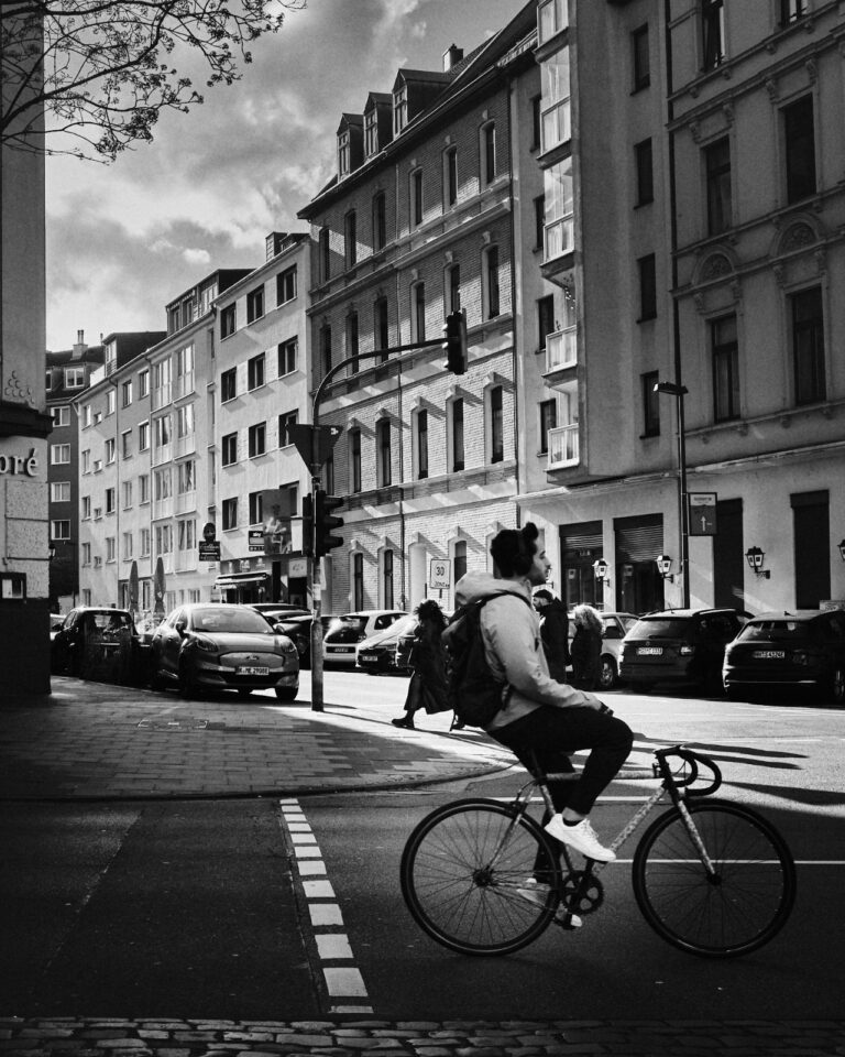 Street photo in Cologne, Germany by Jacinto Garcia