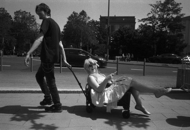 Street photo in Düsseldorf, Germany by Drazen Fligic