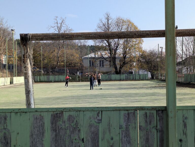 Street photo in Dusheti, Georgia by Luka Chonkadze