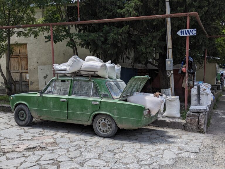 Street photo in Dusheti, Georgia by Luka Chonkadze