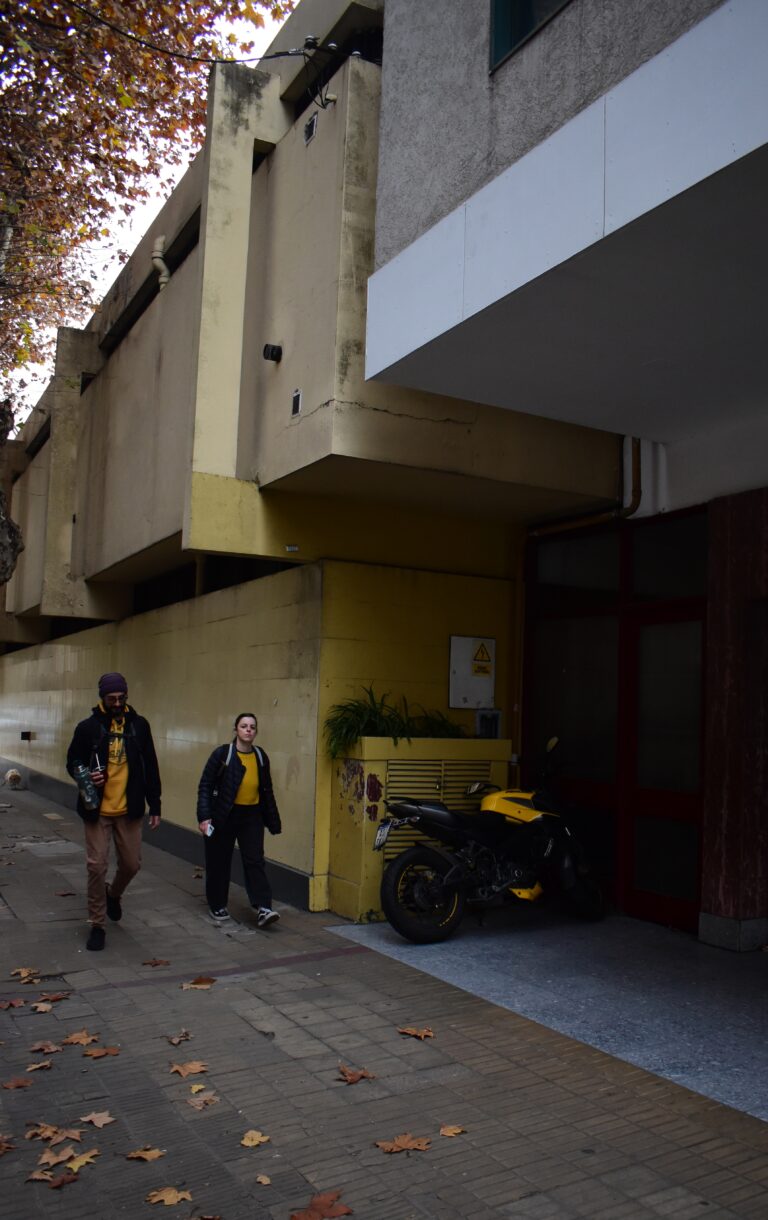 Street photo in San Martín, Argentina by Rodrigo Marcotich