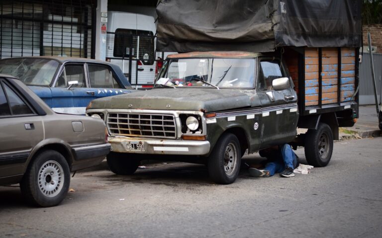 Street photo in Villa Ballester, Argentina by Rodrigo Marcotich