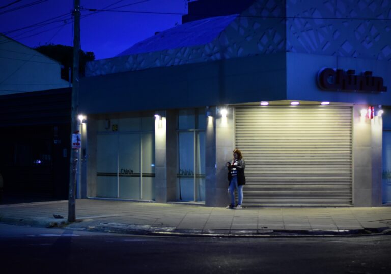 Street photo in Villa Ballester, Argentina by Rodrigo Marcotich