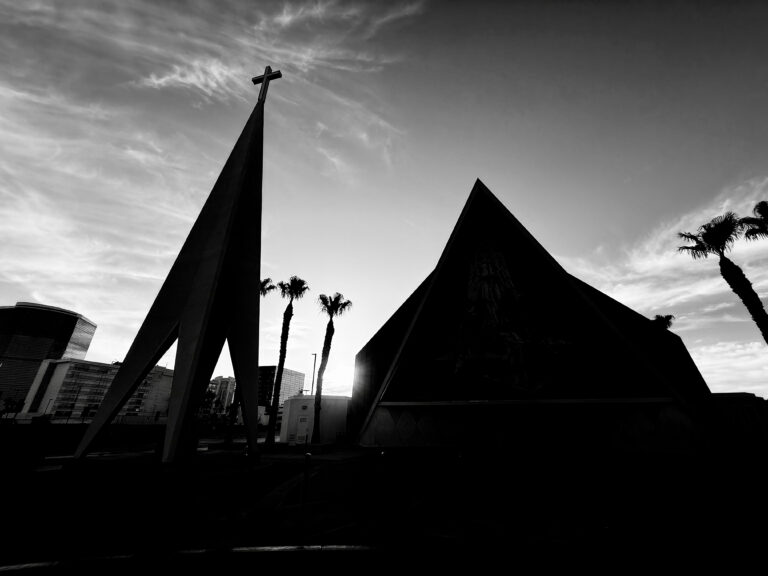Photo by Aron Finn