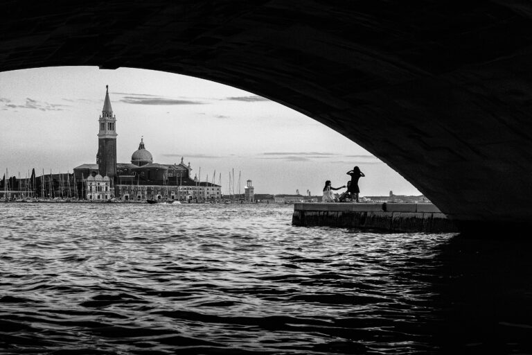 Photo by Johannes Pottfay