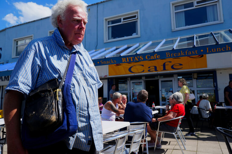 Street photo in Morecambe, United Kingdom by Chris Bennett