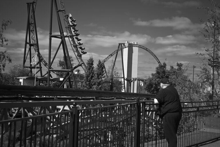 Street photo in Helsinki, Finland by Tero Palmio