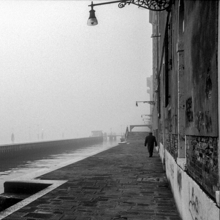 Street photo in Venice, Italy by Salvador Calaf