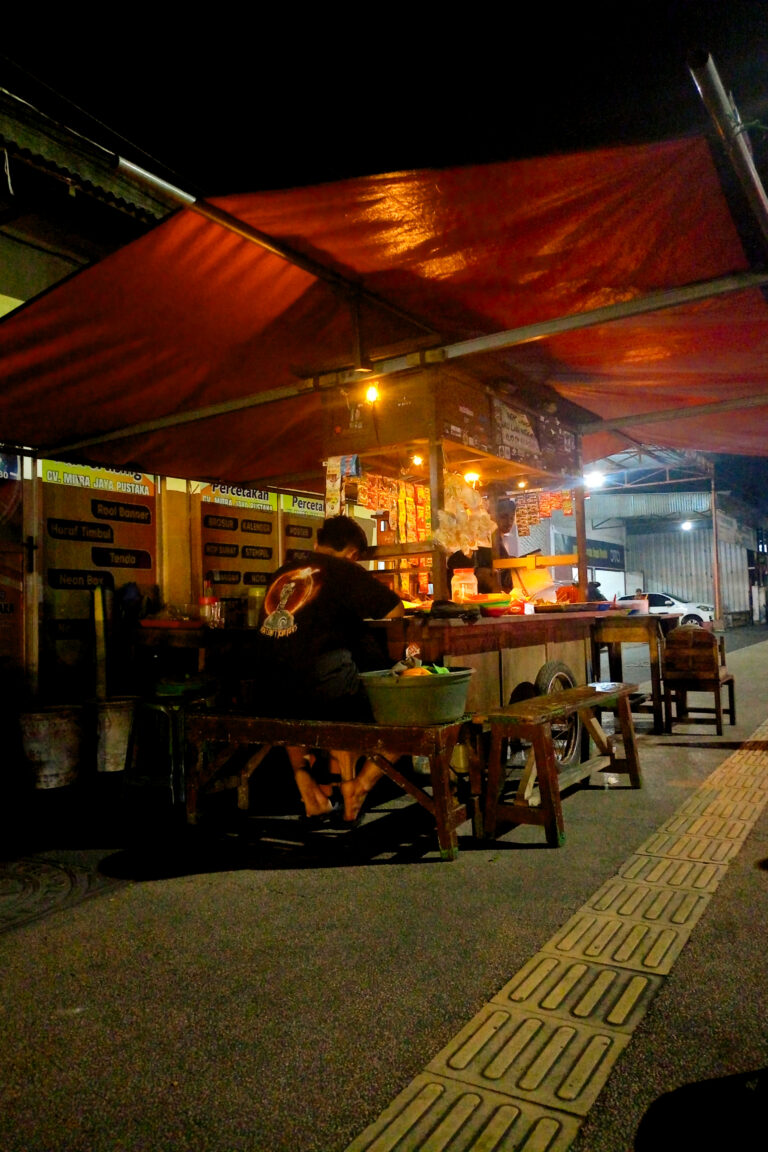 Street photo in Indonesia by skyy blue