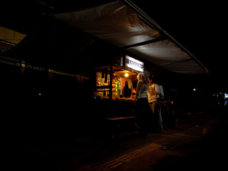 Street photo in Indonesia by skyy blue