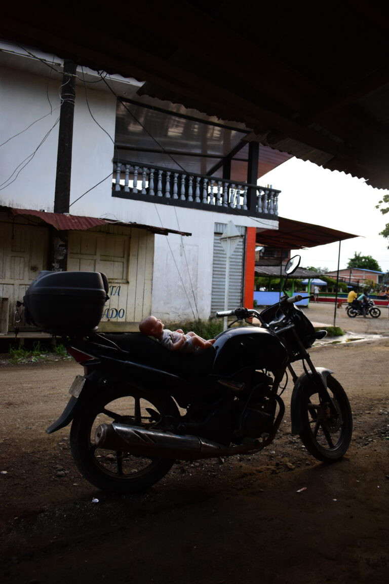 Street photo in Choco, Colombia by Rodrigo Marcotich