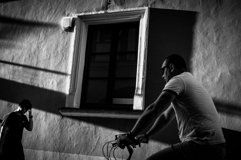 Photo by Jaroslaw Bu