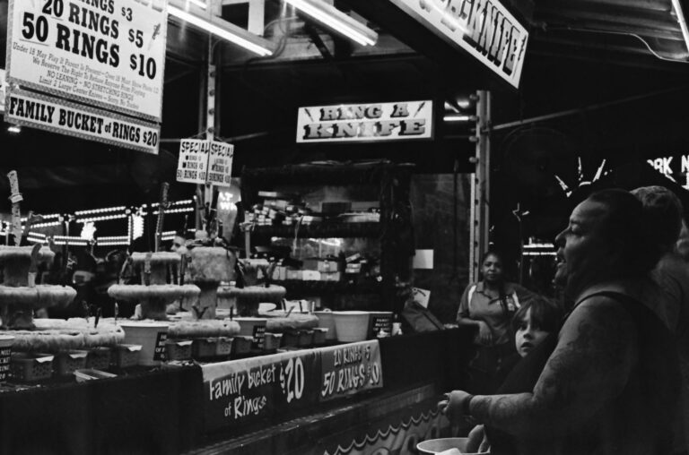 Street photo in Pittsburgh, United States by Keaton