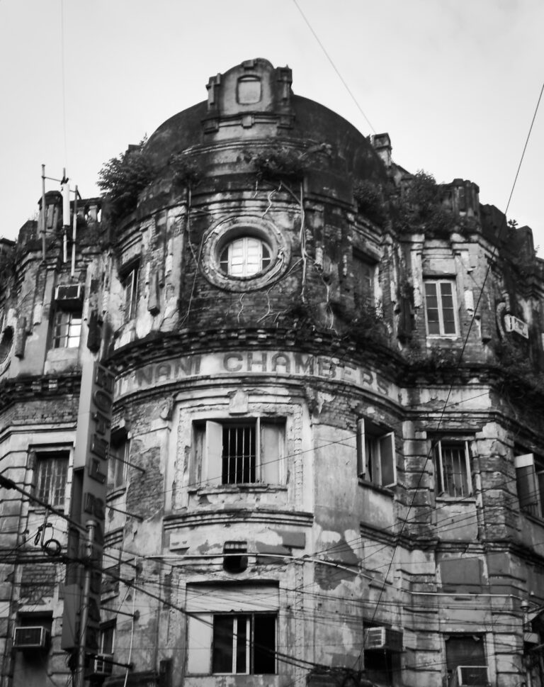 Street photo in Kolkata, India by Monojit Bhattacharya