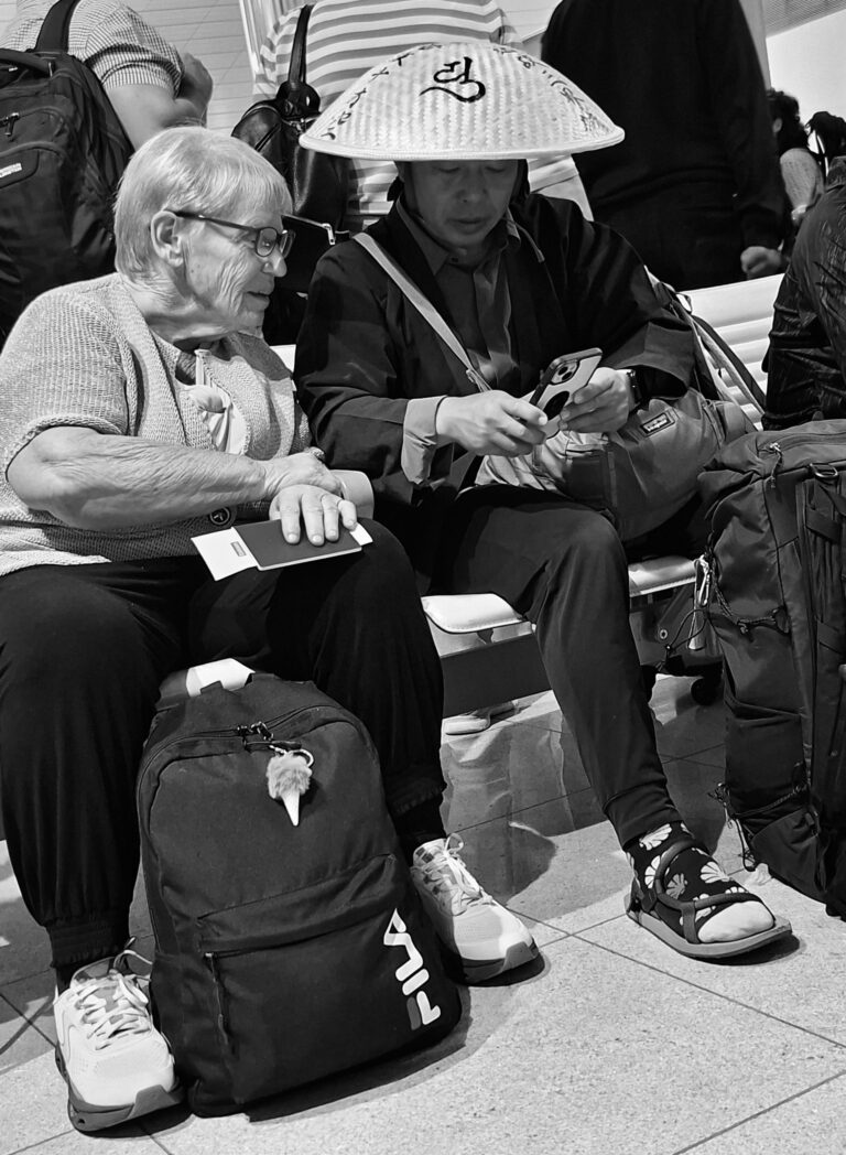 Street photo in Dubai, United Arab Emirates by David Tennant