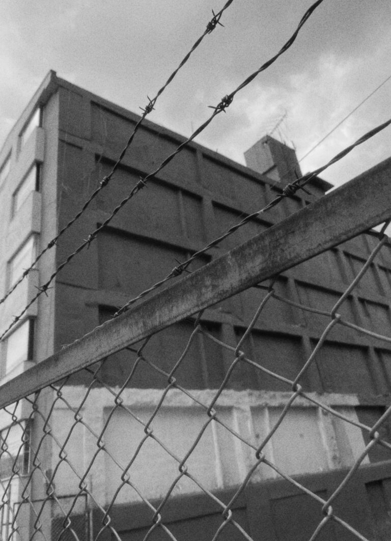 Street photo in Bogotá, Colombia by David Rueda