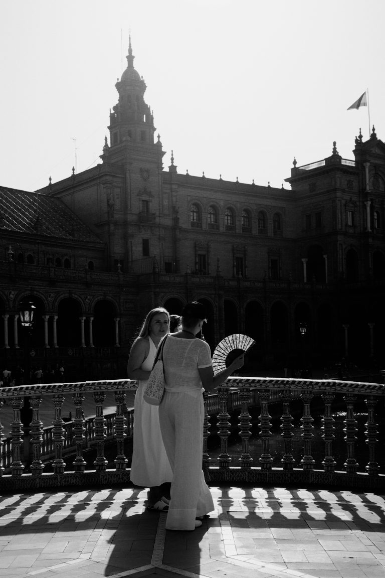 Street photo in Seville, Spain by Pascal Hoerner