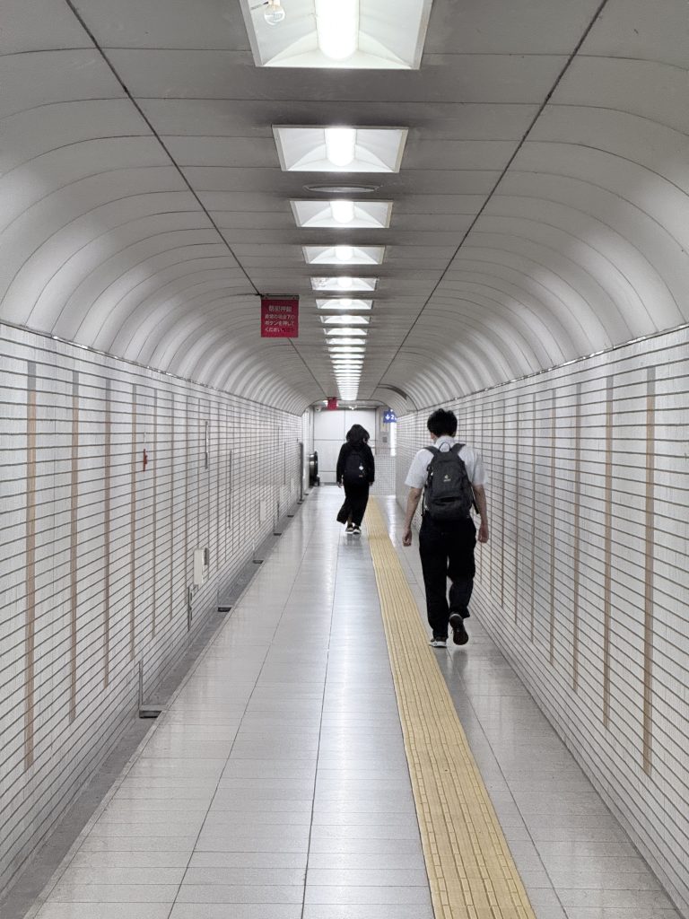 Street photo in Kyoto, Japan by Eiji Kuwahara