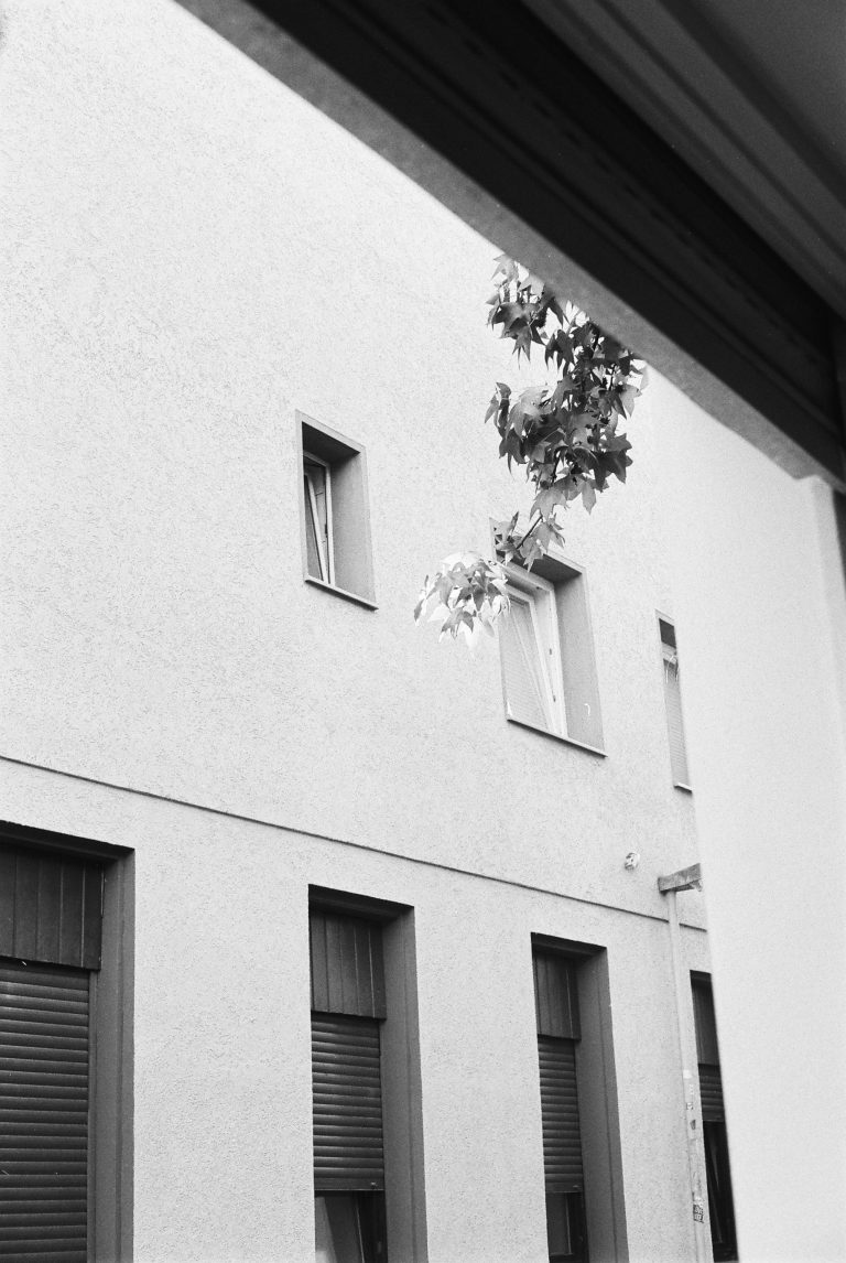 Street photo in Krefeld, Germany by Lothar Ahnert