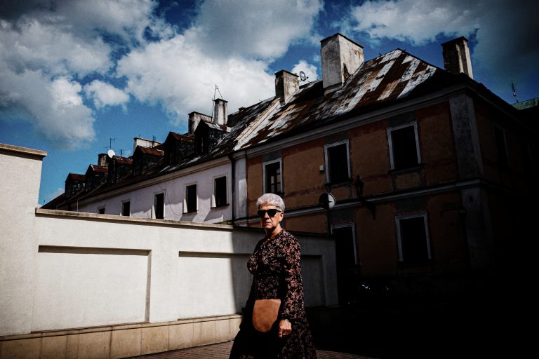 Photo by Jaroslaw Bu