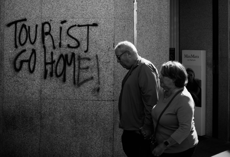 Street photo in Madrid, Spain by Michael Kjær