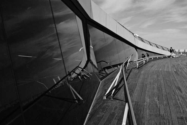 Street photo in Yokohama, Japan by Kotaro Iochi
