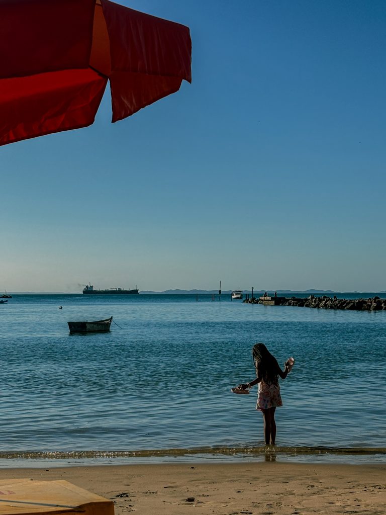 Street photo in Salvador, Brazil by Helder Monteiro