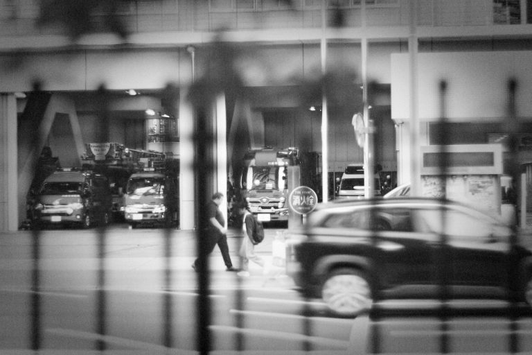 Street photo in Kawasaki, Japan by Kotaro Iochi