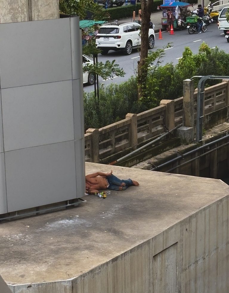 Street photo in Bangkok, Thailand by pam pam