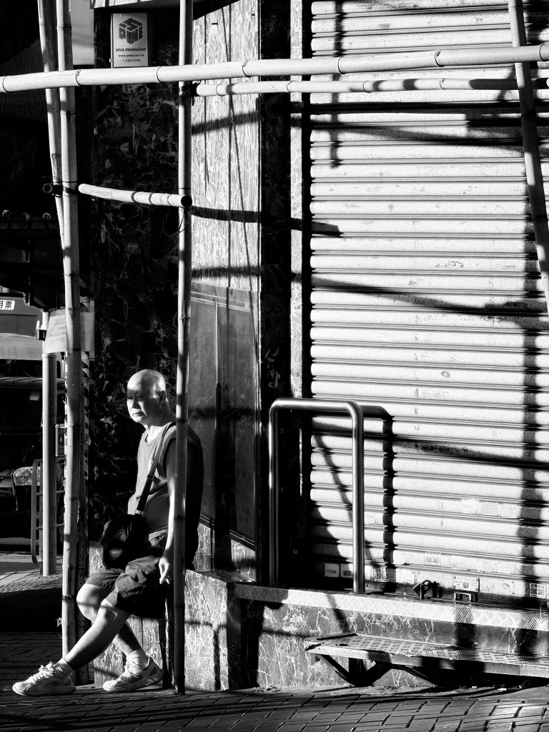 Street photo in Hong Kong by Kevin Ono