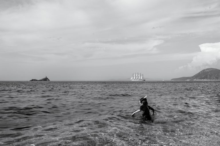Street photo in Portoferraio, Italy by Thomas Bassetti
