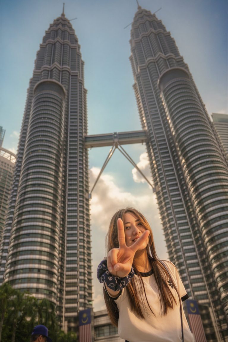 Street photo in Kuala Lumpur, Malaysia by Andy Chan
