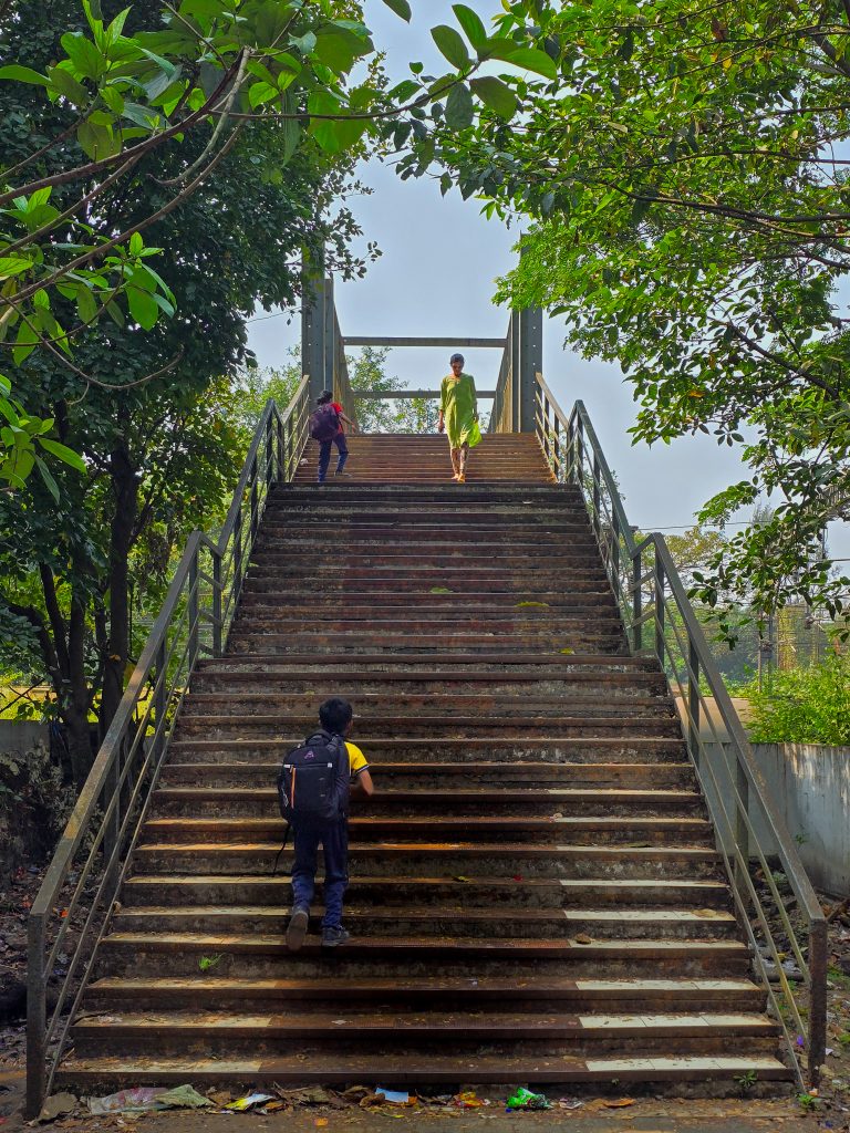 Street photo in Lonavala, India by Pinak Marfatia