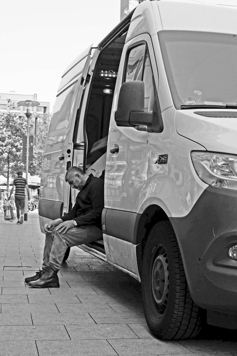 Street photo in Hanover, Germany by Joerg Sonntag