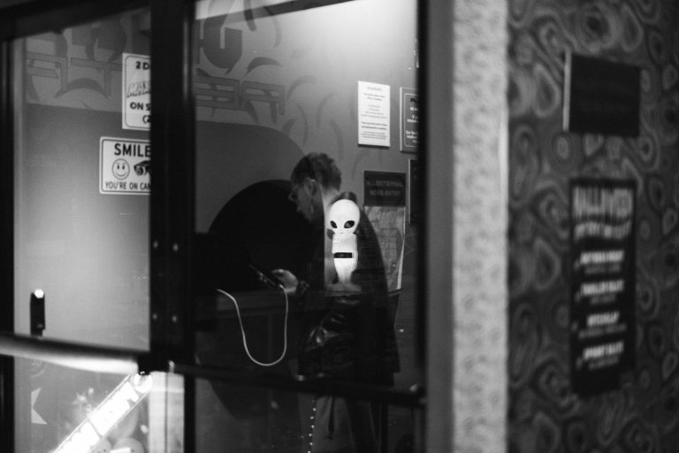 Street photo in New York, United States by Yong-moon Lee