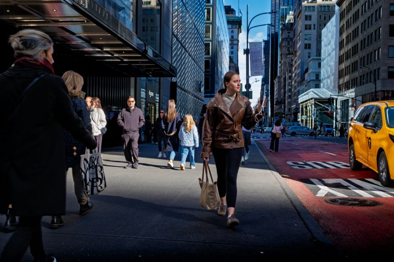 Street photo in New York, United States by Leo Crespo