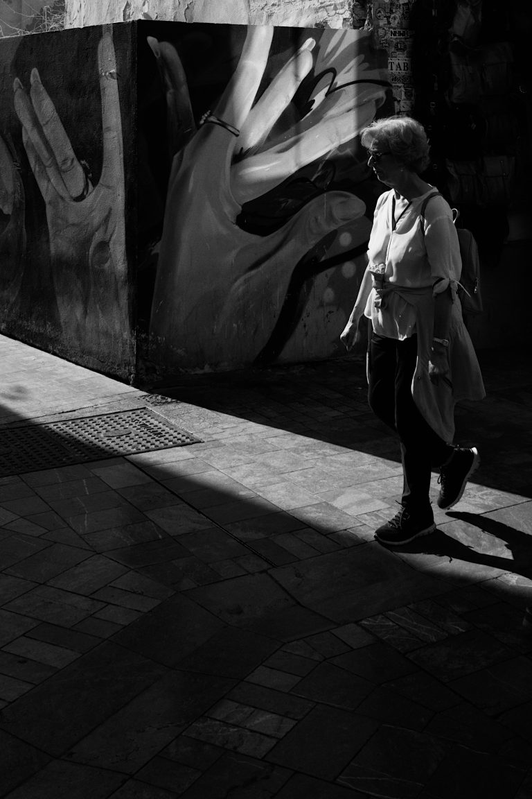 Street photo in Málaga, Spain by Pascal Hoerner