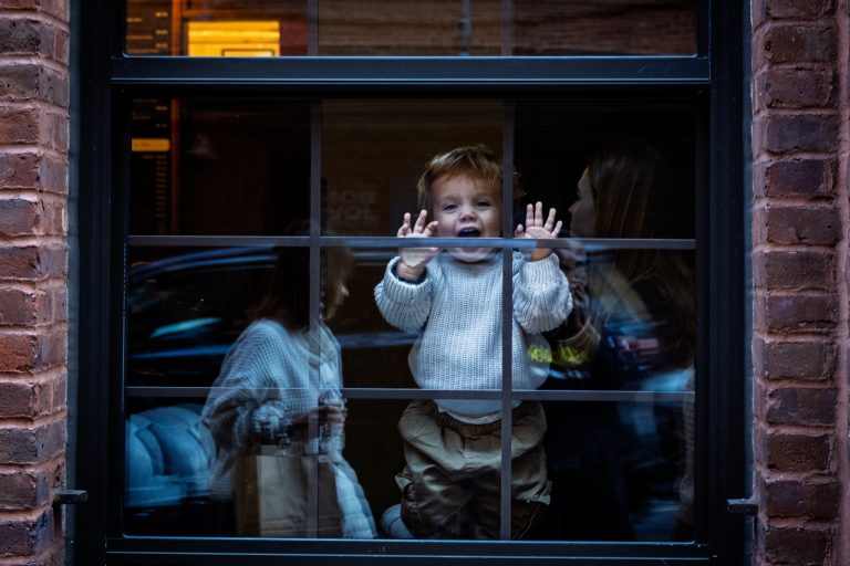 Street photo in New York, United States by Leo Crespo