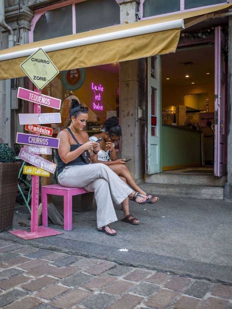 Street photo in Montreal, Canada by Charles R.